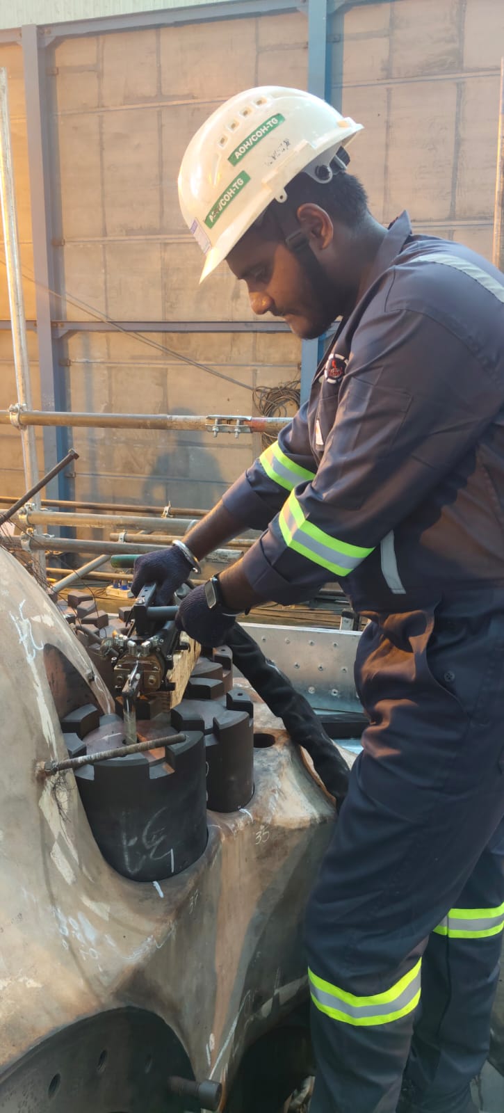 Induction bolt heating system detail